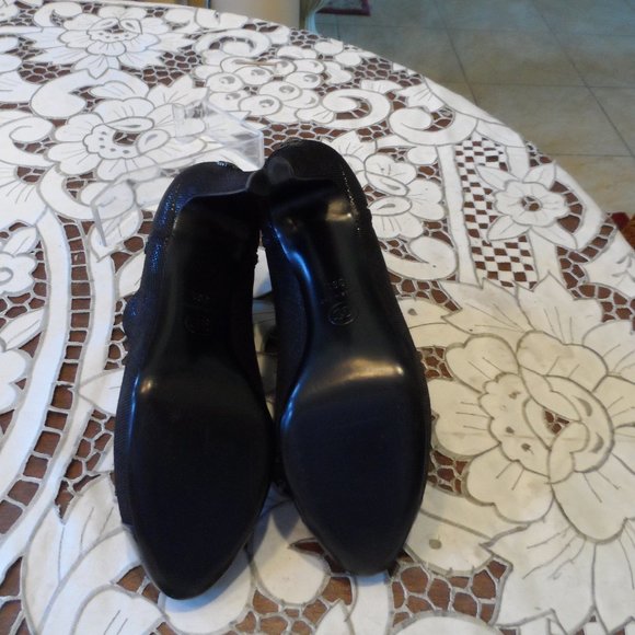 Chanel Black Metallic Canvas/Black Patent Leather Cap Toe Ankle Boots Size 38.5B - Picture 15 of 16